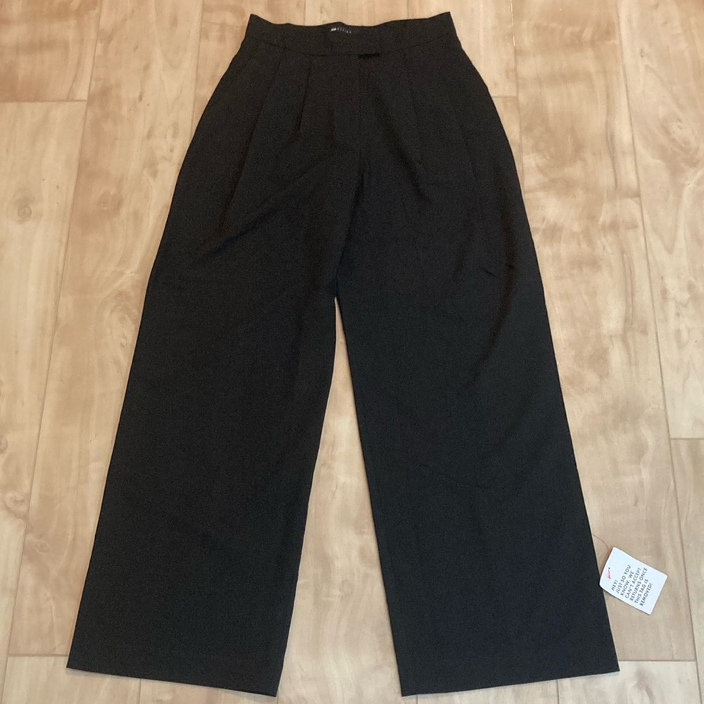 NWT wide leg pleated trousers